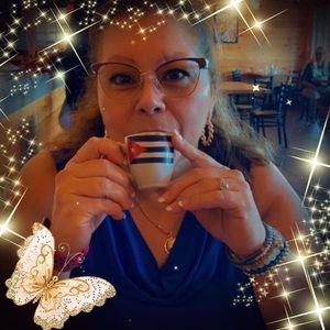 Meet your Posher, Maura iris